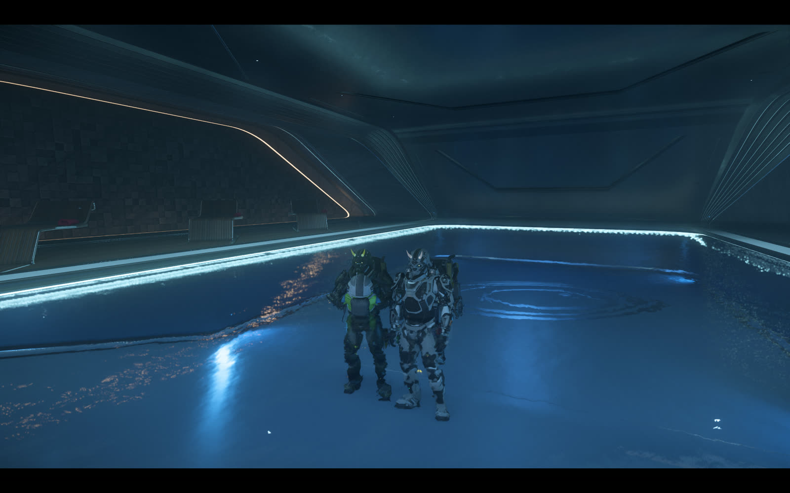 890 Jump 船内のプールに立つ隊員2名